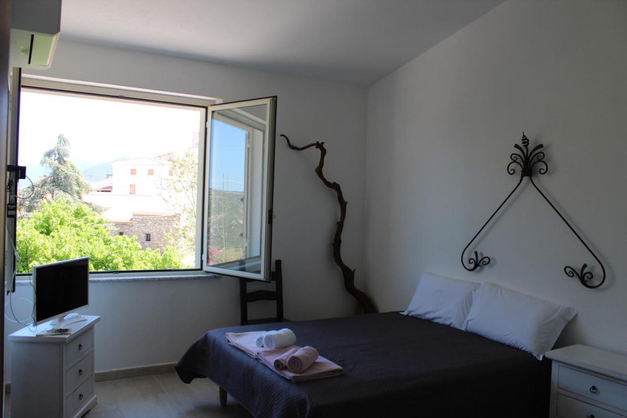Bed And Breakfast Murales ออร์โกโซโล ภายนอก รูปภาพ