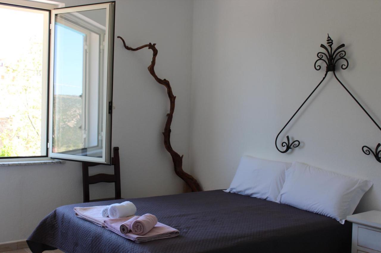 Bed And Breakfast Murales ออร์โกโซโล ภายนอก รูปภาพ