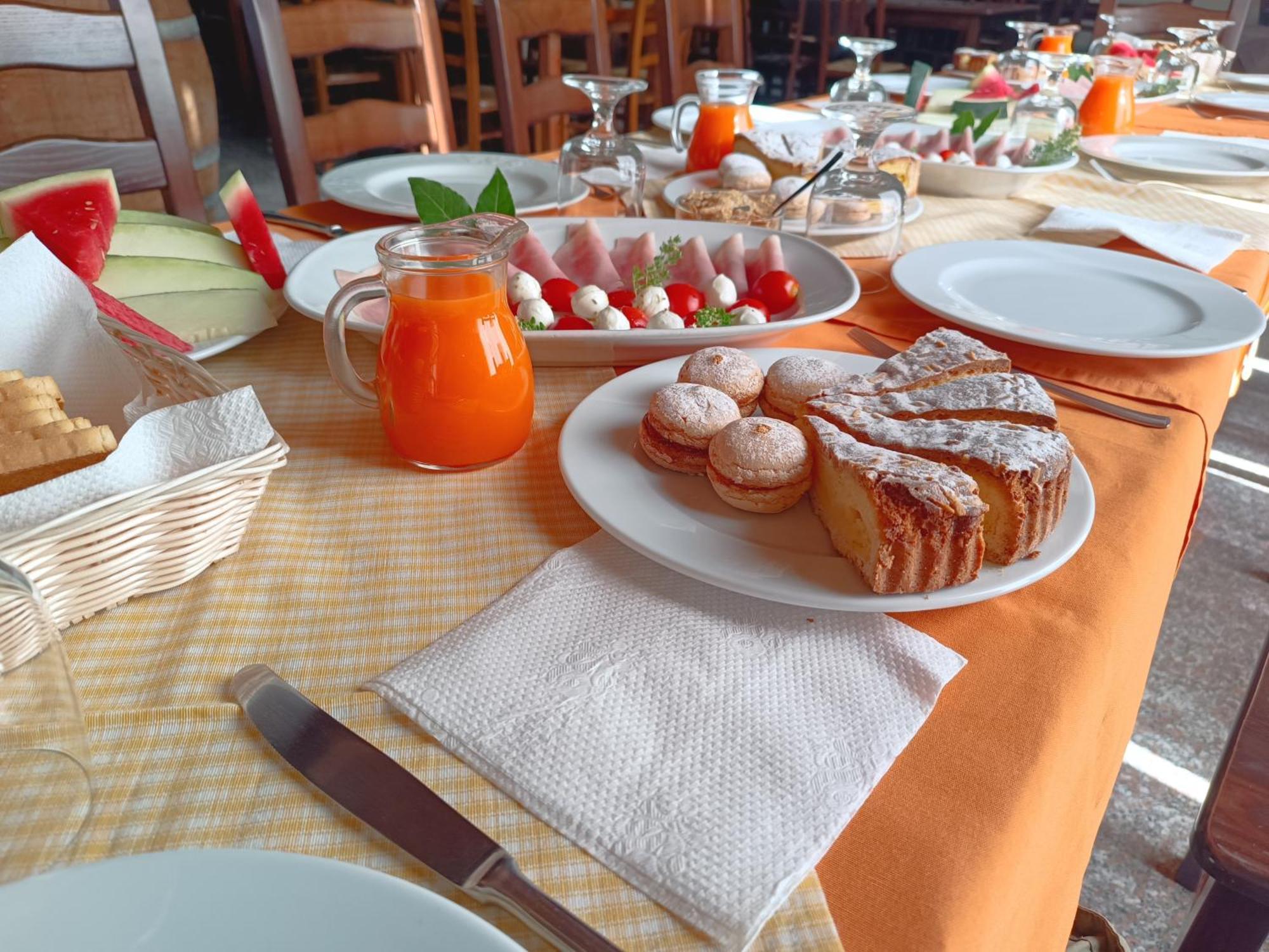 Bed And Breakfast Murales ออร์โกโซโล ภายนอก รูปภาพ